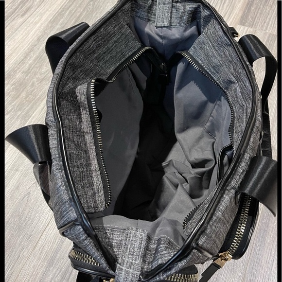 ADRIENNE VITTADINI Bag!  NWOT! - Picture 4 of 5